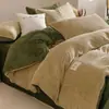 Juego de Cuatro Piezas de Cama de Terciopelo de Leche Lujo Ligero Nuevo Otoño e Invierno 2025 Juego de Tres Piezas de Funda Nórdica y Sábana Bajera de Terciopelo Coral Espesado