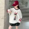 Camiseta Cartoon Relaxada para Meninas 2026 Nova Coleção de Outono Bebê Menina Estampa de Letras Bloco de Cores Camiseta Base Solta