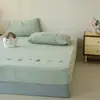 2026 Novo Fofo Classe A Lã de Leite Bordado Burnout Saia de Cama Conjunto de Três Peças Espessado Quente Cobertura Protetora para Pessoa Solteira/Casal