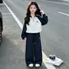 Conjunto Deportivo para Niña Otoño 2026 Nuevo Elegante Estilo Coreano para Niños Bloque de Color Sudadera con Capucha y Cuello Alto Pantalones de Pierna Ancha Conjunto de Dos Piezas