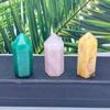 Pequeños pilares de piedras semipreciosas naturales de 3,5 cm disponibles en una variedad de materiales.