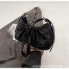 Bolsa Pequena de Axila Estilo Francês Nicho Feminina 2024 Nova Estilo Coreano Ins Plissada Bolsa Transversal Bolsa de Ombro para Comutador Estilista
