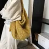 Bolso de hombro de felpa para mujer, moderno y elegante, diseño nuevo, gran capacidad, adecuado para ir al trabajo, bolso cruzado y un bolso de mamá a la moda