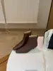 []2026 Outono/Inverno Novas Botas de Cano Médio com Bico Quadrado e Salto Grosso Moda Francesa Elegante Superfície de Couro Botas Femininas