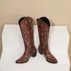 Botas de moda de punta para mujer europeas y americanas botas de mujer bordadas botas de cuero manga comercio exterior 2023 tacón de costura 43 nuevo 40 algodón