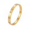 Pulsera de Acero Inoxidable Transfronteriza de Nuevo Producto para Niñas, Lujo Ligero, Moderna, Sencilla, Versátil, Pulsera que no se decolora, Pulsera de Acero de Titanio