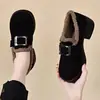 Coleção de inverno 2026: couro macio, mocassins de bico profundo para mulheres, com forro de fleece para aquecimento e conforto, versáteis e fáceis de combinar, e disponíveis em estilos de camurça e bota de algodão.