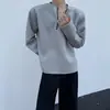 Sudadera negra deconstruida con cuello redondo para hombre, estilo americano de primavera/otoño con media cremallera, camiseta de manga larga de corte regular, prenda exterior de alta gama y elegante