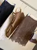 Falda midi de terciopelo hueca de encaje vintage estilo francés para mujer, nueva de principios de otoño, de cintura alta, adelgazante, elegante, ajustada al cuerpo
