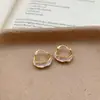 Brincos requintados de estilo coreano, assimétricos, com textura plissada, apresentando designs únicos em forma de onda em U, brincos de argola casuais de estilo francês
