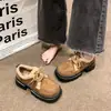 Sapatos de pelúcia felpudos para o Inverno de 2026 com solas plataforma, estilo britânico retrô versátil, mocassins inspirados em Chanel, sapatos de algodão femininos que aumentam a altura