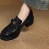 Sapatos Pequenos de Couro com Salto Grosso da Moda Feminino 2026 Primavera/Outono Novo Aumentar Altura Sapatos de Salto Único Slip-on Mocassins Britânicos Sapatos Femininos de Couro Macio