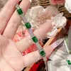 Pulseira Camélia Retro Resistente com Pedras Sintéticas Totalmente Cravejadas de Zircônia Espinélio Verde para Mulheres, Banhada a Ouro 18K, Forte Retenção de Cor, Novo Produto Transfronteiriço