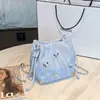 Bolsa de Cubo con Cordón Estilo Coreano Nicho Estilo Suave con Pliegues de Mariposa, Cadena de Bolas Doradas, Bolso Cruzado con Cordón para Mujer en Stock