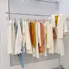 Loja de roupas cabide de arame de aço haste de pendurar roupas de aço inoxidável loja de vestidos de noiva roupas infantis parede de arame de aço pendurado na janela expositor pendurado ajustável
