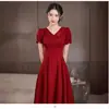Vestido de Noite Branco Estilo Francês para Mulheres 2026, Adequado para Uso Diário, Elegante para Banquetes, Luxo Leve, Vestido de Viagem Fotográfica de Nicho de Alta Qualidade