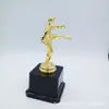 Trophy pequeño de plástico bañado en oro para competición de Taekwondo 2020 con LOGOTIPO personalizable