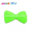 Directo de fábrica corbata de moño pequeña fluorescente de un solo color verde plástico PVC accesorios para fiesta de vacaciones corbata venta al por mayor