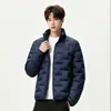 Chaqueta de Plumas Ligera como una Nube para Hombre 90% Plumón de Pato Blanco Alta Definición Exterior Casual Cálida Protección contra el Frío Cuello Alto Chaqueta de Plumas Abrigo
