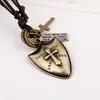 Moderna Cadena de Cuero con Colgante de Cuerno de Escudo de Aleación Estilo Rock Unisex Versátil