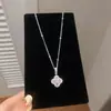 Colar Pingente Flor da Sorte Pérola Cravejada com Zircônia Estilo Coreano Corrente Clavícula de Luxo Leve Alto Padrão Versátil Nicho