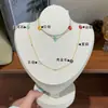 Moderna y Sencilla Versátil Colorida Dopamina Nácar Lapislázuli Flor Collar Lujo Ligero Nicho Gama Alta Cadena para Clavícula
