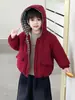 Casaco de Veludo Plus Size para Meninos Jaqueta de Algodão Espessa de Inverno 2026 Nova Estilosa Roupa de Algodão com Capuz Quente e Leve para Bebê Outono/Inverno