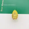 Suministro en vivo chapado en oro moda damas una variedad de anillos de flor nicho Joker anillo de diamante fabricantes al por mayor