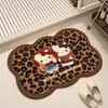 Alfombrilla de baño gruesa con estampado de leopardo y diseño de gato de dibujos animados, hecha de tierra de diatomeas, absorbente y antideslizante, adecuada para usar frente a la puerta del baño