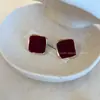Pendientes Retro de Terciopelo Cuadrados con Aguja de Plata Nuevos para Otoño e Invierno para Mujer, Lujo Accesible, Gama Alta, Modernos, Pendientes Sencillos y Versátiles