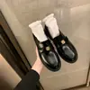 Versión de piel de vaca suela gruesa camelia zapatos de cuero pequeños para mujer hebilla dorada pequeña slip-on persona perezosa zapatos individuales estilo británico tacón grueso mocasines