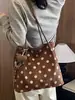 Bolso de hombro para mujer de estilo japonés con nuevos puntos artísticos, nuevo modelo 2026, bolso de hombro simple, fresco y de gran capacidad, moderno