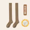Medias largas hasta la rodilla para mujer, protectores de pantorrilla antideslizantes, forradas de felpa y engrosadas para otoño e invierno, calcetines hasta la rodilla forrados de felpa y engrosados