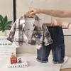 Conjunto de Ropa de Otoño para Niños 2026 Nuevo Bebé Primavera y Otoño Camisa a Cuadros Conjunto de Tres Piezas Infantil Niños Ropa Moderna