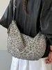 Bolso tote nuevo de estampado de leopardo Yuezhi 2026 para mujer, bolsa casual de gran capacidad para estudiantes, bolso versátil y moderno para el día a día