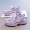 Sandálias Esportivas de Malha Vazada Simples para Meninas 2025 Verão Novo Versátil para Crianças Sapatos de Pai Estilo Nacional Sapatos de Malha com Laço