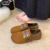 Sapatos rasos de couro legítimo com fivela, estilo Birkenstock feminino, nova coleção outono 2026, mocassins casuais de sola macia