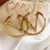 Estilo europeu e americano moda grande V feminino grande brincos de orelha personalidade exagerada alto sentido círculo titânio aço brincos jóias maré