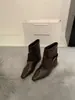 Botines retro estilo francés con tacón oculto, nueva colección otoño 2026 para mujer, con hebilla de cinturón y diseño estilo western, con detalles plisados y de caña apilada