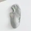 Calcetines de algodón de color liso con bordado de oso de dibujos animados lindos para primavera y verano, calcetines invisibles finos antideslizantes de silicona de corte bajo para mujer