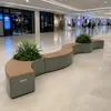 Caja de flores y asiento combinados de hierro forjado para oficinas de ventas de centros comerciales, banco paisajístico en forma de S, jardinera de ocio de acero galvanizado y madera plástica, hecho a medida