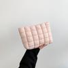 Bolso cuadrado pequeño simple y ligero 2024 nuevo clutch versátil cuadrado hilo bordado casual bolsa de cosméticos