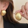 Pendientes Metálicos Mate Lujo Accesible Gama Alta Exagerados Elegantes Pendientes 2024 Nuevo Estilo Caliente Dorados Curvos Pendientes para Mujer