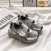 Tênis Esportivo Novo de Primavera e Outono para Meninos Sapatos Casuais Confortáveis da Moda Infantil Velcro para Crianças Leve Respirável Tênis de Corrida