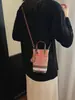 La Bolsa para Teléfono de Estilo Coreano de Moda de Este Año, de Nicho Retro de Gama Alta con Bloques de Color, es Versátil para el Trayecto Diario y Tiene un Elegante Diseño para Llevar en la Mano y Cruzada para Mujer