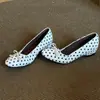 Zapatos Mary Jane poco profundos de punta cuadrada estilo coreano y estilo francés con lunares, versátiles y de nicho, adecuados para mujeres menudas para combinar con faldas