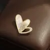 Broche Coreano Dulce y Elegante en Forma de Corazón, Exquisito y de Alta Gama, Broche de Doble Corazón de Nácar Natural, Accesorio Unisex