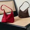 Bolsa Femenina de Venta Caliente en Comercio Exterior con Diseño Retro de Moda, Bolso de Hombro de Piel de Oveja, Bolso de Hombro y Cruzado Versátil de Cuero Genuino de Gama Alta