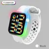 Venta al por mayor de relojes electrónicos LED nuevos, relojes digitales deportivos de moda para parejas, relojes para niños Y1, relojes arcoíris geniales