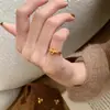 Novo Anel de Flor de Íris Estilo Antigo para Mulheres Design de Nicho INS Estilo Corte Retro Anel de Dedo Indicador Empilhável de Alta Qualidade